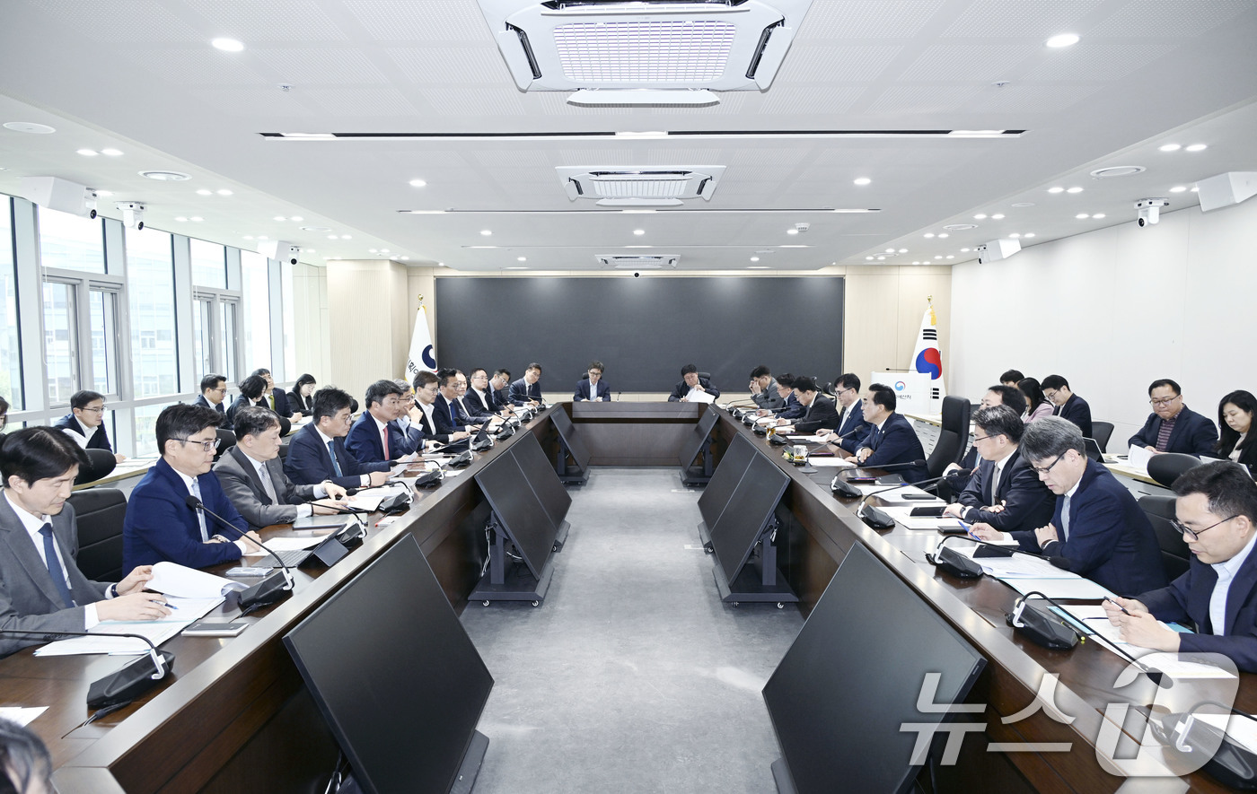 (서울=뉴스1) = 박홍근 기획예산처 장관이 11일 정부세종청사에서 열린 기획예산처 확대간부회의를 주재하고 있다. (기획예산처 제공. 재판매 및 DB 금지) 2026.5.11/뉴스 …