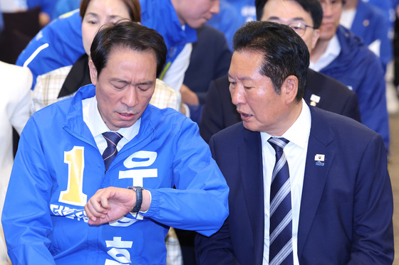 대화나누는 정청래·우상호