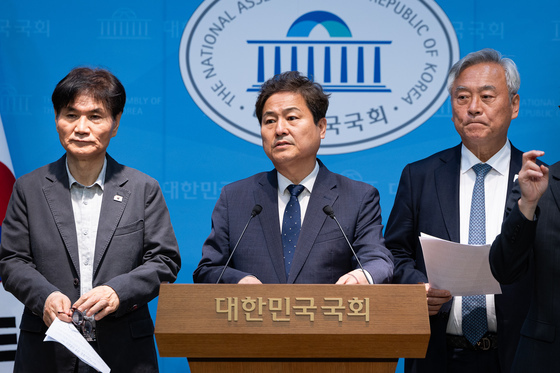與 "나무호 공격 주체 섣부른 특정 위험천만"…野 맹공에 반격