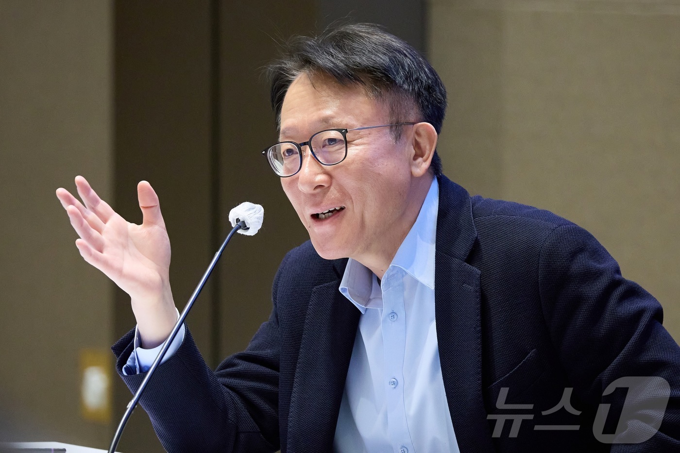 (서울=뉴스1) = 신성환 한국은행 금융통화위원이 11일 오전 서울시 중구 한국은행에서 열린 기자간담회에서 발언하고 있다. (한국은행 제공. 재판매 및 DB 금지)