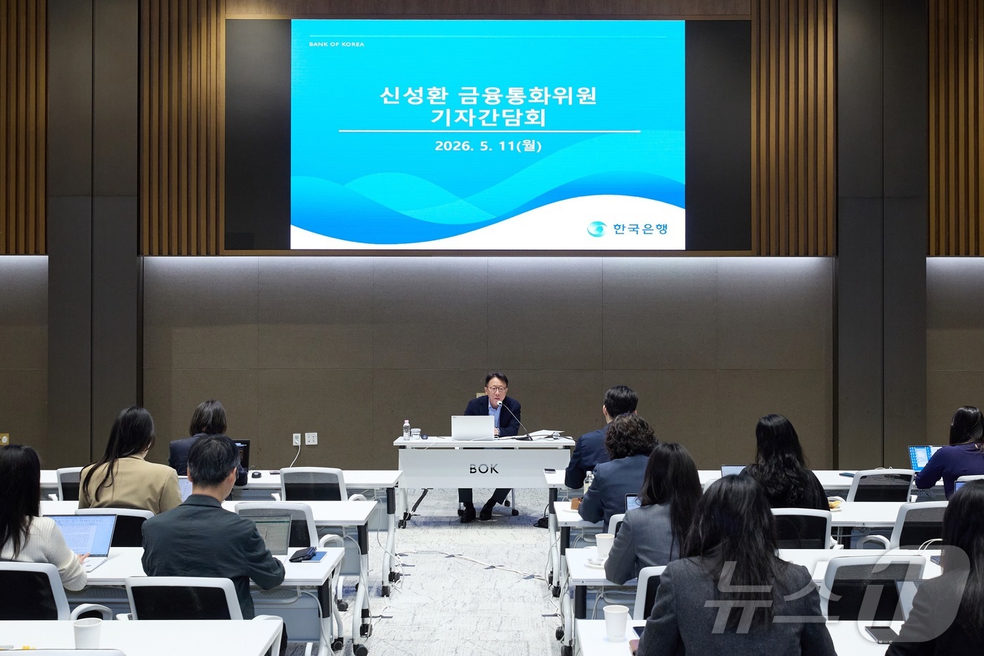 (서울=뉴스1) = 신성환 한국은행 금융통화위원이 11일 오전 서울시 중구 한국은행에서 열린 기자간담회에서 발언하고 있다. (한국은행 제공. 재판매 및 DB 금지)