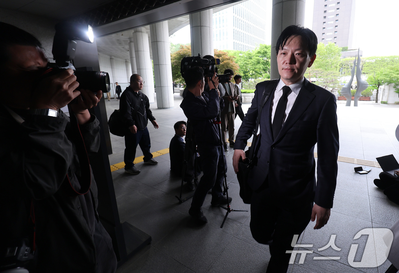 (서울=뉴스1) 김성진 기자 = 쌍방울 대북송금 사건 수사 과정에서 '연어 술파티 진술 회유 의혹'을 받는 박상용 인천지검 부부장검사가 11일 서울 서초구 대검찰청에서 열리는 감찰 …