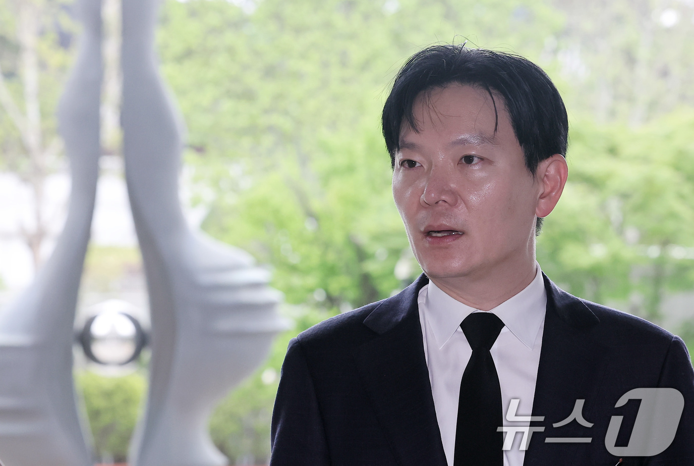 (서울=뉴스1) 김성진 기자 = 쌍방울 대북송금 사건 수사 과정에서 '연어 술파티 진술 회유 의혹'을 받는 박상용 인천지검 부부장검사가 11일 서울 서초구 대검찰청에서 열리는 감찰 …