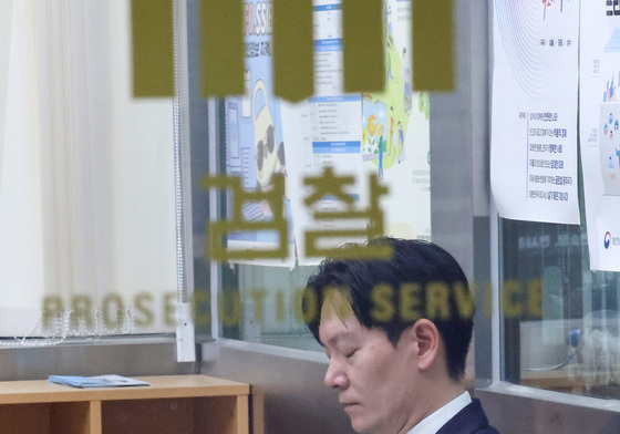두 손 모은 박상용 검사