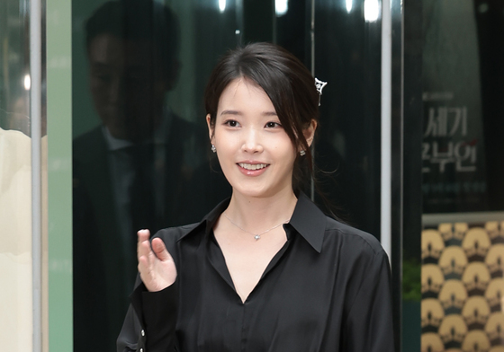 아이유, 대군부인의 찬란한 미소