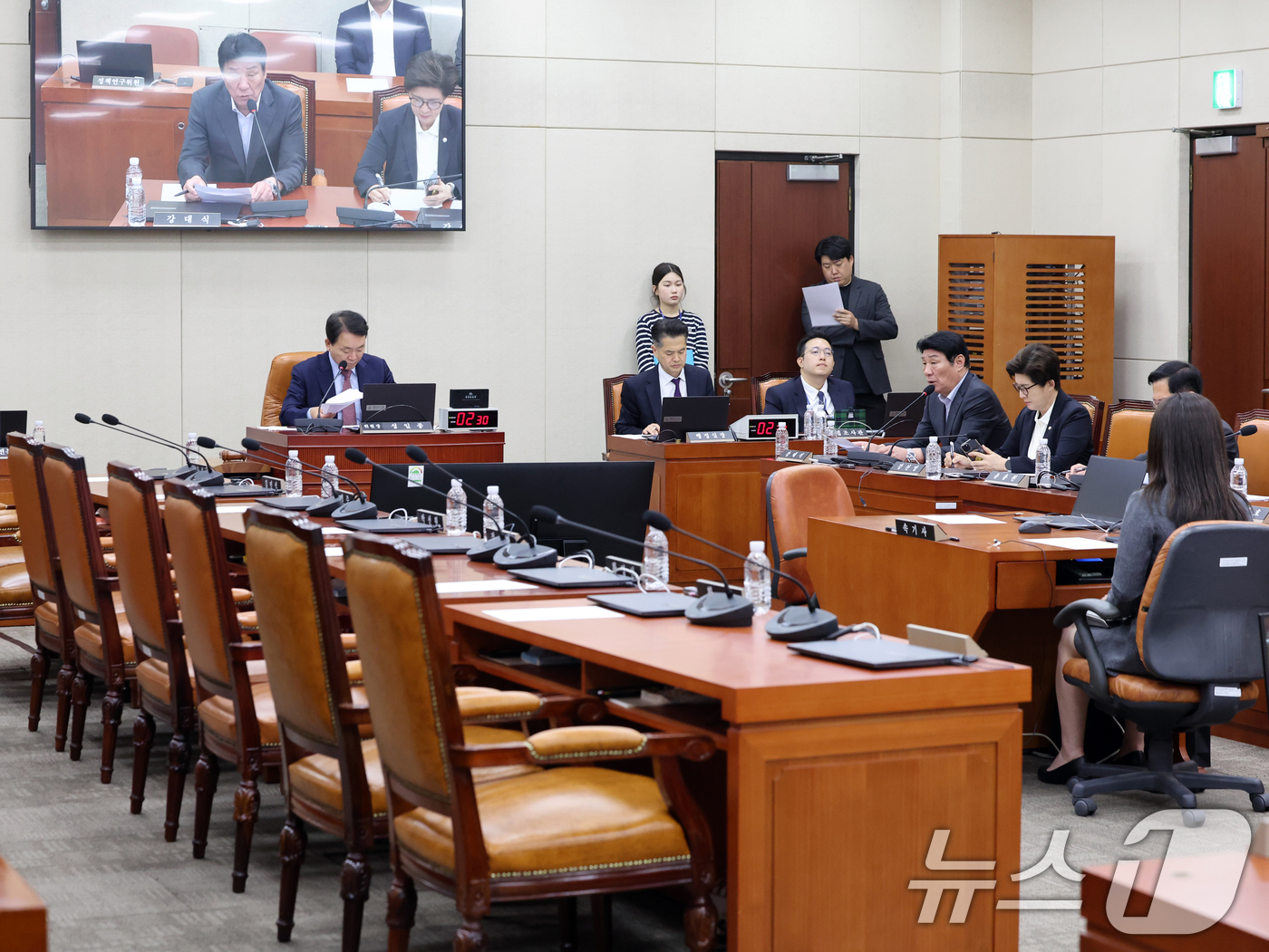 (서울=뉴스1) 황기선 기자 = 11일 오후 서울 여의도 국회에서 열린 국방위원회 전체회의에서 '나무호 피격관련 긴급현안질의'가 진행되고 있다.이날 전체회의는 국민의힘 주도의 '나 …