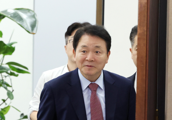 국방위 전체회의 참석하는 성일종 위원장