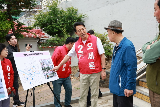 고지대 이동약자 편의시설 공약 발표하는 오세훈 후보