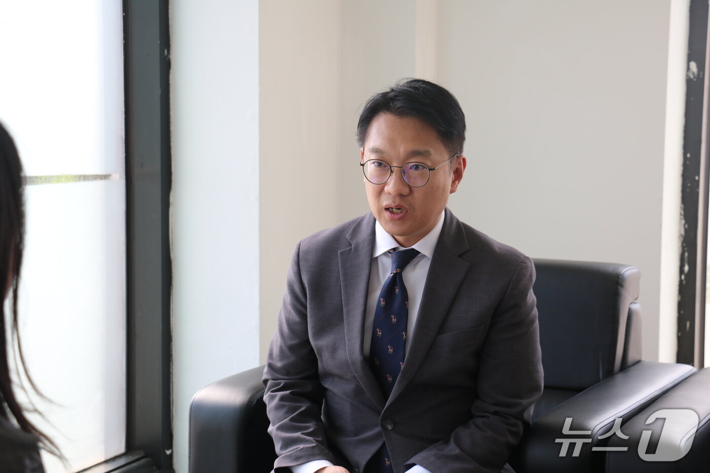 본문 이미지 - 김남준 인천 계양을 국회의원 예비후보가 지난 6일 뉴스1과 만나 기자의 질문에 대답하고 있다.2026.5.6/뉴스1