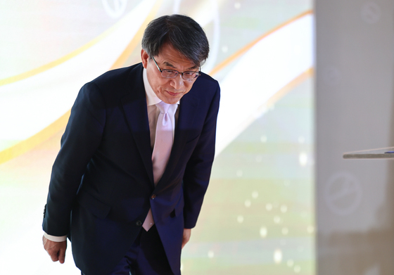 인사하는 노태악 중앙선관위원장