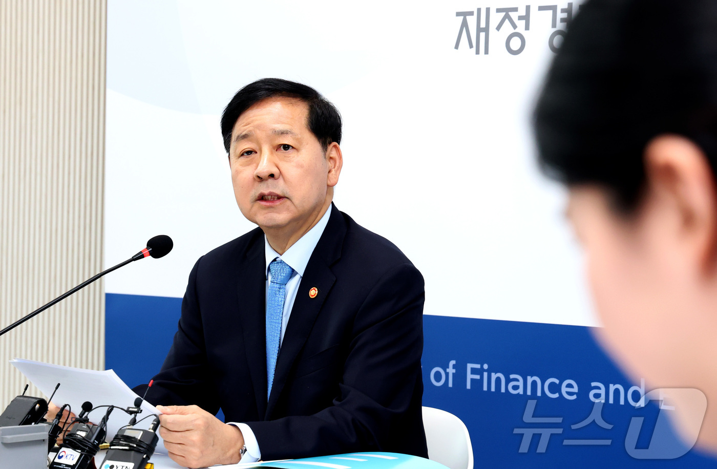 (세종=뉴스1) 김기남 기자 = 구윤철 부총리 겸 재정경제부 장관이 11일 세종시 정부세종청사에서 출입기자단과 간담회를 열고 중동전쟁으로 인한 경제 상황 등 현안에 대해 설명하고 …