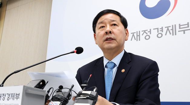 출입기자단 간담회 발언하는 구윤철 부총리