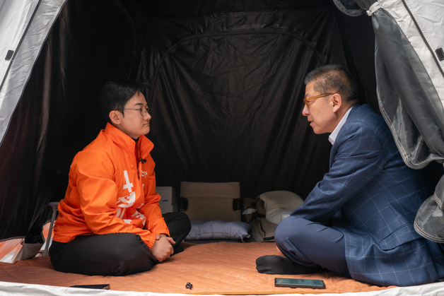단식 4일째 정이한 찾은 박형준…"TV토론 참여 동의"