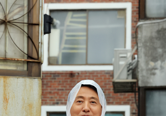 우의쓰고 발언하는 오세훈 후보