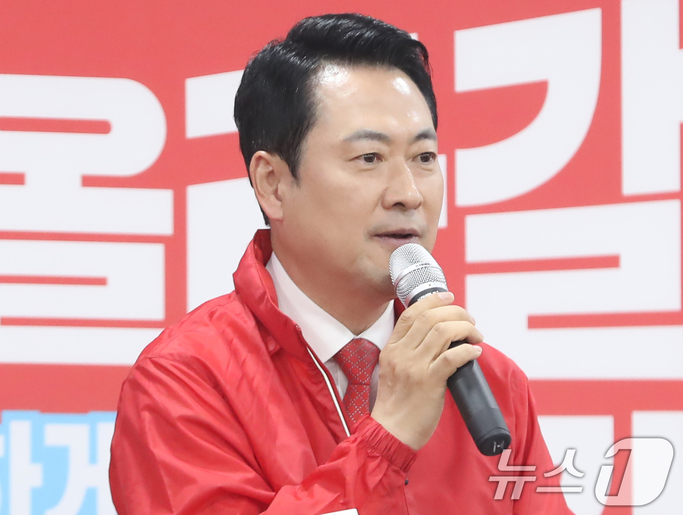 (울산=뉴스1) 조민주 기자 = 장동혁 국민의힘 대표가 11일 국민의힘 울산시당 5층 강당에서 열린 시당 선대위 발대식 및 후보자 공천장 수여식에 참석해 인사말을 하고 있다. 20 …