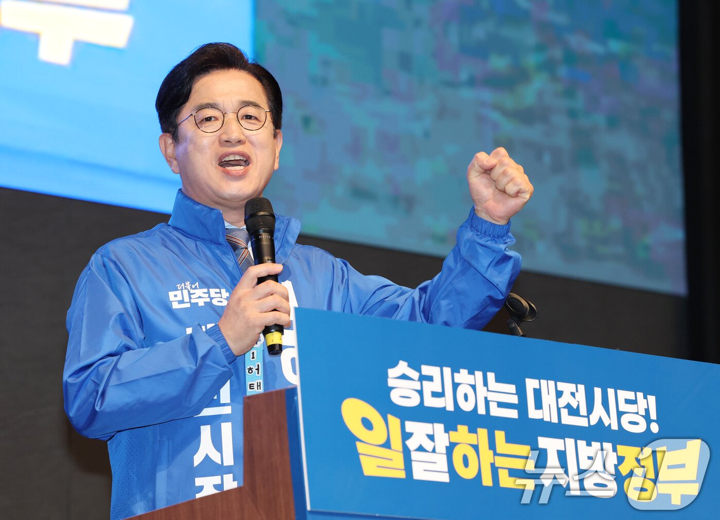 본문 이미지 - 허태정 대전시장 후보가 11일 선샤인 호텔에서 열린 더불어민주당 대전시당 선거대책위원회 확대간부회의 및 출범식에서 인사말을 하고 있다. 2026.5.11 ⓒ 뉴스1 김기태 기자