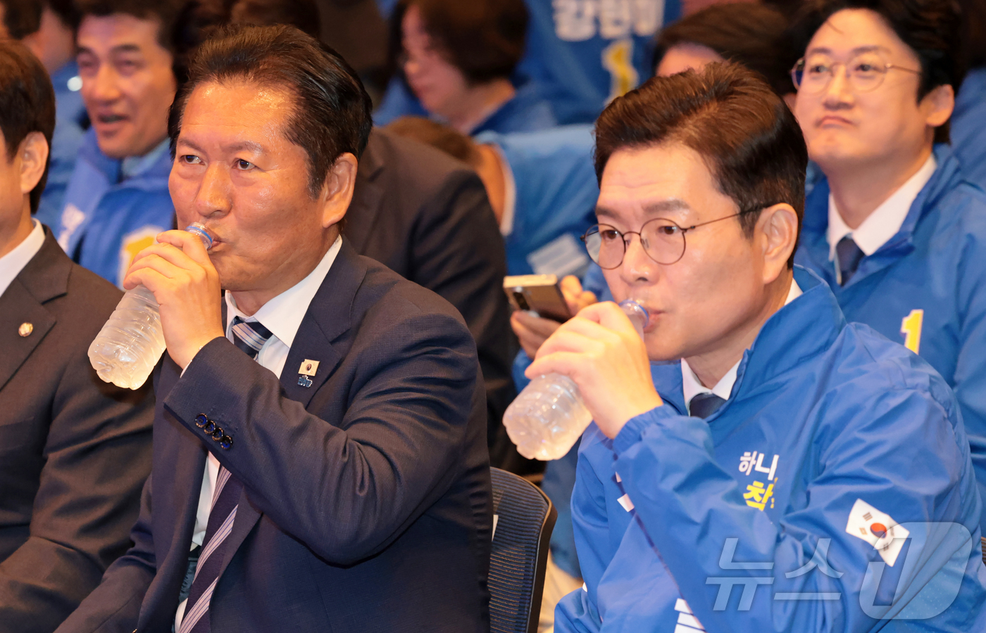 (서울=뉴스1) 황기선 기자 = 더불어민주당 상임총괄선대위원장인 정청래 대표가 11일 서울 영등포구 여의도 중소기업중앙회 KBIZ홀에서 열린 서울 공천자대회에 참석해 정원오 서울시 …