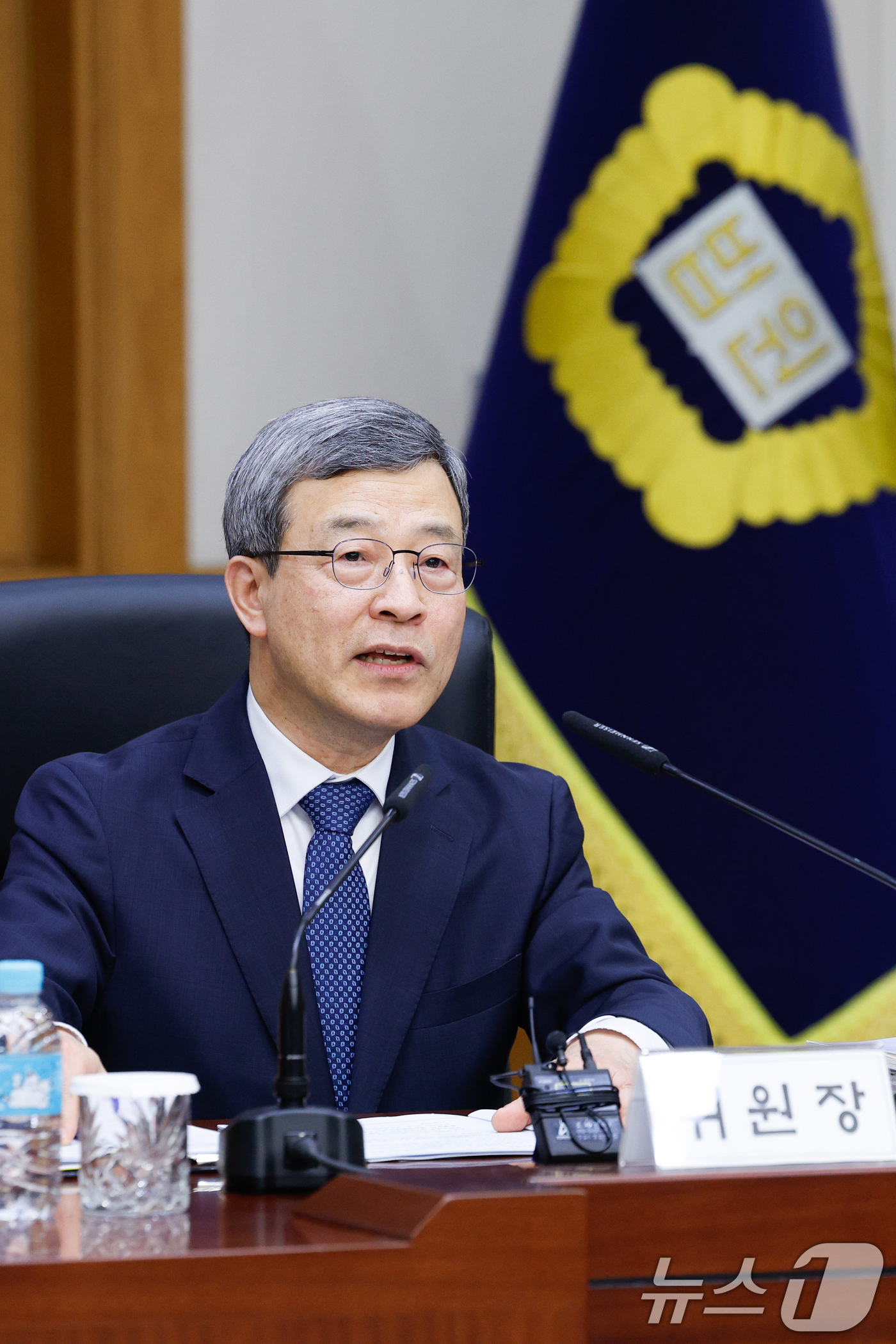 (서울=뉴스1) 안은나 기자 = 이동원 양형위원장이 11일 오후 서울 서초구 대법원에서 열린 양형위원회 제145차 회의에 참석해 모두 발언하고 있다.중대재해처벌법(중처법) 양형기준 …
