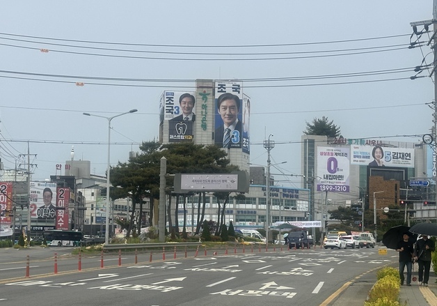 [르포] 거물급 정치인 몰린 평택을…빗속 안중오거리 '전국 선거판'