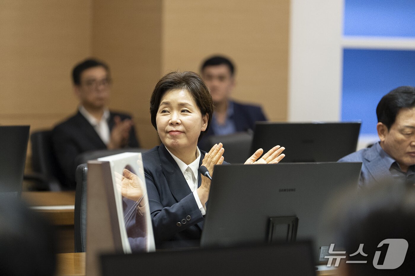 본문 이미지 - 양향자 국민의힘 경기도지사 후보(중앙)가 11일 삼성전자 기흥캠퍼스를 찾아 K-반도체 비전을 발표했다.(후보 캠프 제공. 재판매 및 DB금지)