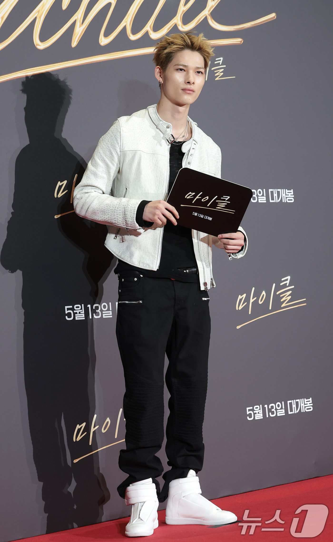 (서울=뉴스1) 권현진 기자 = 엔하이픈 니키가 11일 서울 강남구 코엑스 메가박스에서 열린 '팝의 황제' 마이클 잭슨의 전기 영화 '마이클' VIP 시사회에 참석해 포즈를 취하고 …