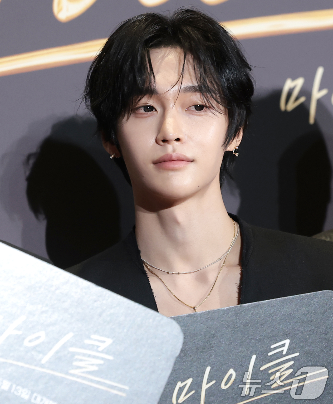 (서울=뉴스1) 권현진 기자 = 라이즈 원빈이 11일 서울 강남구 코엑스 메가박스에서 열린 '팝의 황제' 마이클 잭슨의 전기 영화 '마이클' VIP 시사회에 참석해 포즈를 취하고 …