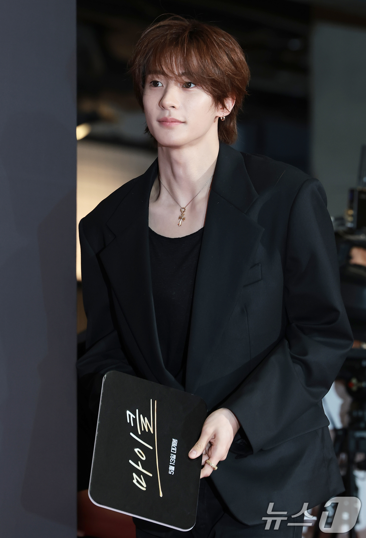 (서울=뉴스1) 권현진 기자 = 라이즈 앤톤이 11일 서울 강남구 코엑스 메가박스에서 열린 '팝의 황제' 마이클 잭슨의 전기 영화 '마이클' VIP 시사회에 참석하고 있다. 202 …