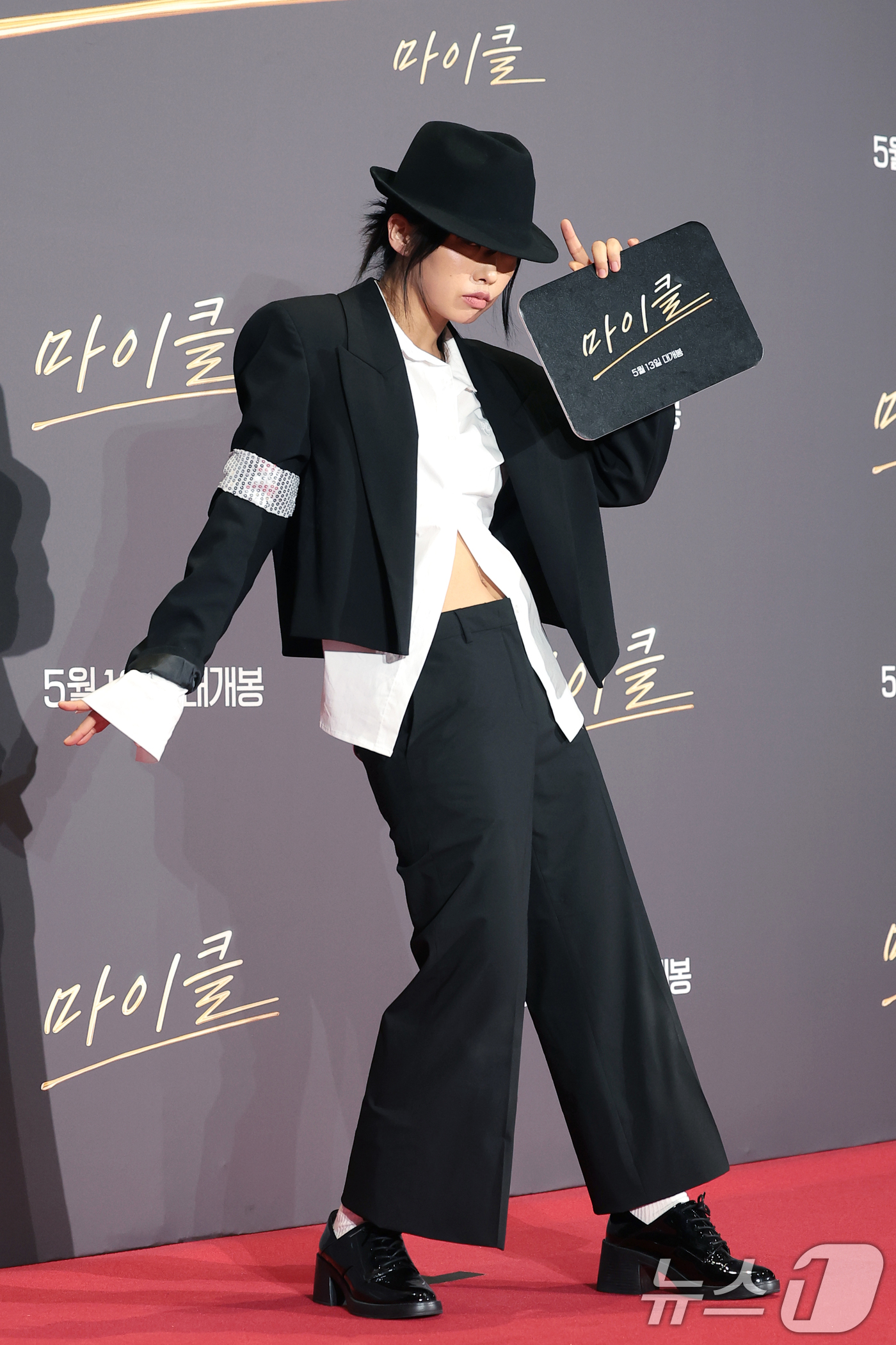 (서울=뉴스1) 권현진 기자 = 안무가 아이키가 11일 서울 강남구 코엑스 메가박스에서 열린 '팝의 황제' 마이클 잭슨의 전기 영화 '마이클' VIP 시사회에 참석해 포즈를 취하고 …