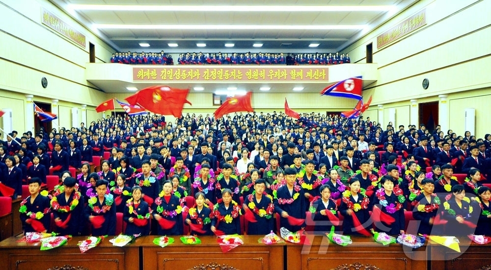 (평양 노동신문=뉴스1) = 북한 노동당 기관지 노동신문은 12일 황해남도의 청년들이 어렵고 힘든 부문으로 탄원(자원 진출)하고 있다고 전했다. [국내에서만 사용가능. 재배포 금지 …