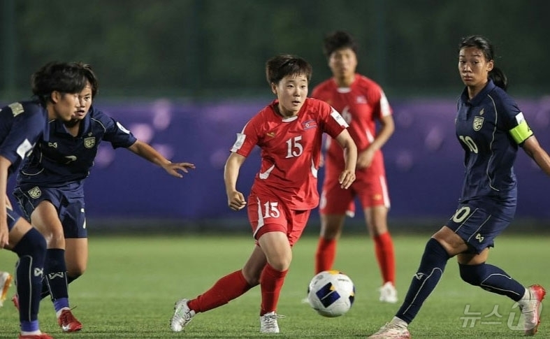 (평양 노동신문=뉴스1) = 북한 노동당 기관지 노동신문은 12일 2026 아시아축구연맹(AFC) 17살 미만(U-17) 여자 아시안컵 경기에서 여자축구팀이 준결승에 진출했다고 보 …