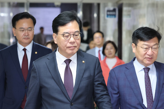 원내대책회의 참석하는 송언석