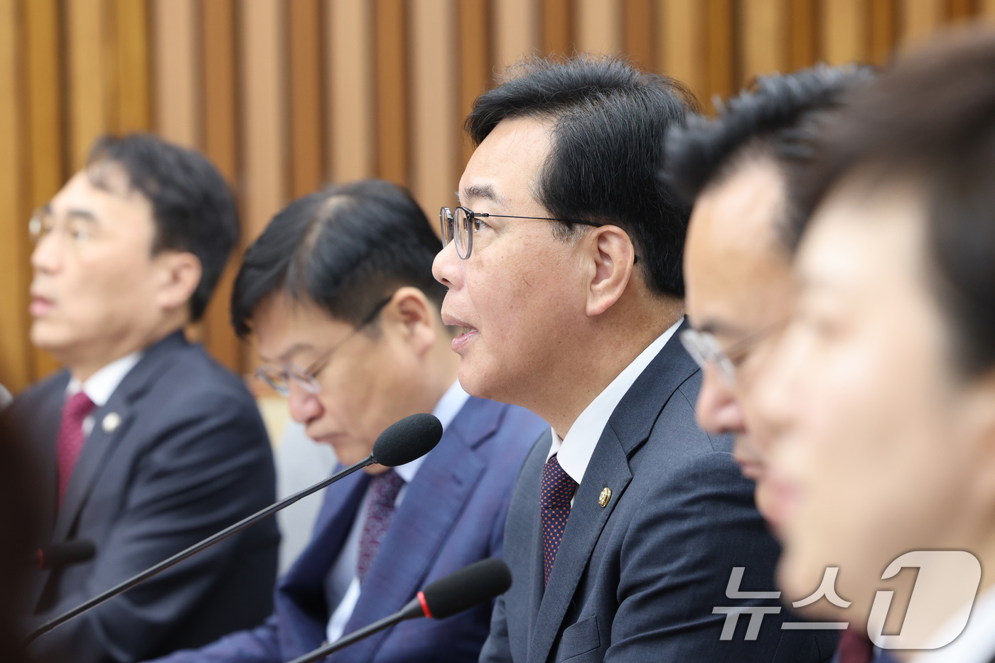 (서울=뉴스1) 신웅수 기자 = 송언석 국민의힘 원내대표가 12일 서울 여의도 국회에서 열린 원내대책회의에서 발언하고 있다. 2026.5.12/뉴스1