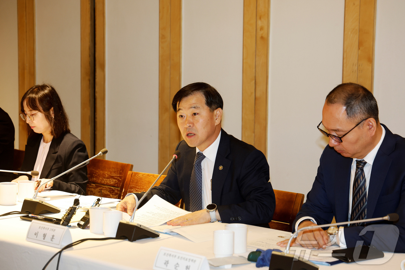 (서울=뉴스1) = 이형훈 보건복지부 제2차관이 12일 오전 서울 중구 컨퍼런스하우스 달개비에서 열린 중동전쟁 대응 보건의약단체 회의에서 발언을 하고 있다. (보건복지부 제공. 재 …