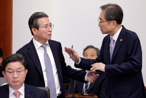 김용범 띄운 '국민배당금' 파장, 증시도 출렁…靑 급진화(종합)