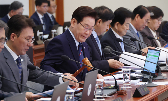 의사봉 두드리는 이재명 대통령