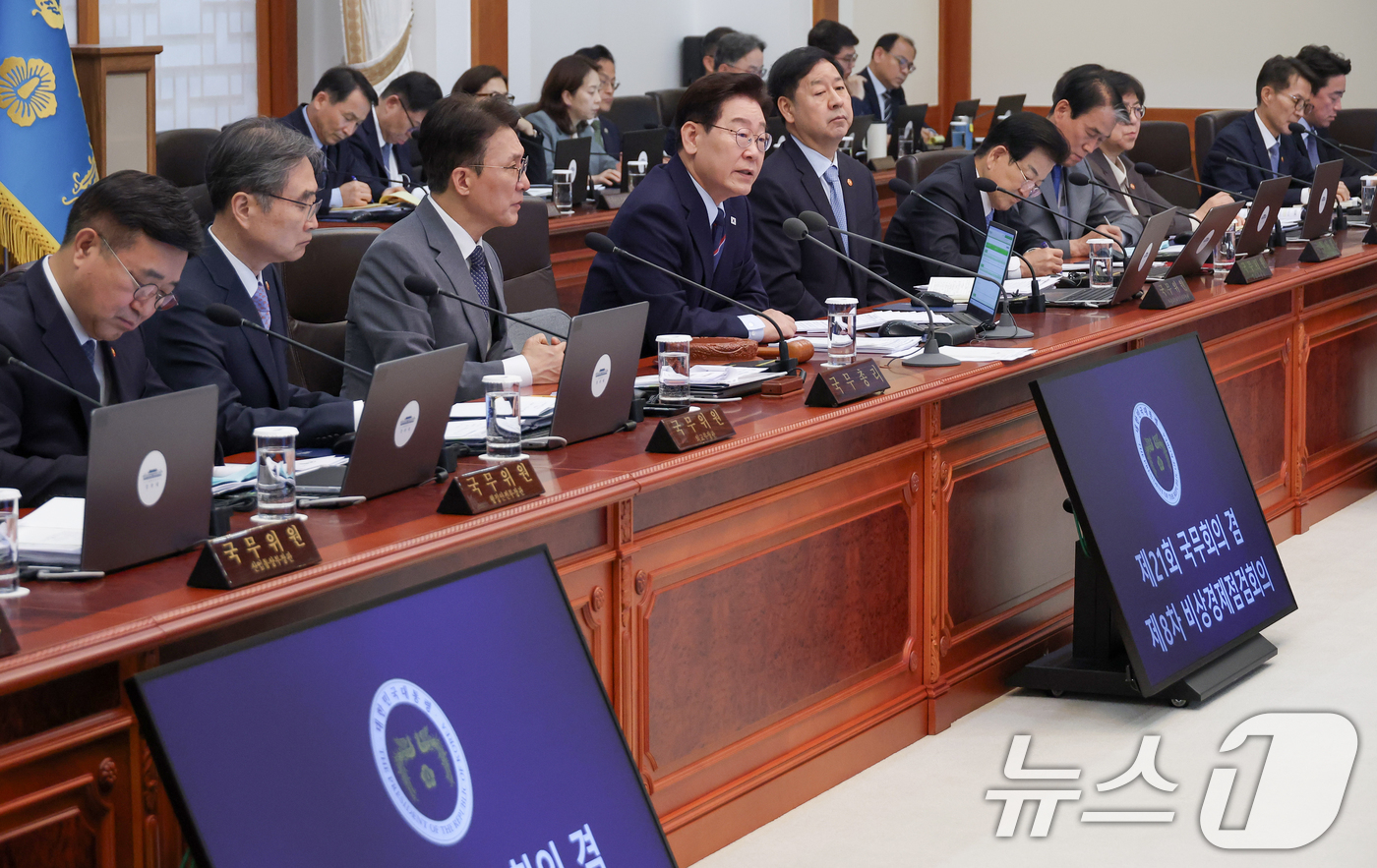 (서울=뉴스1) 이재명 기자 = 이재명 대통령이 12일 청와대에서 열린 제21회 국무회의 겸 제8차 비상경제점검회의에서 발언을 하고 있다. (청와대통신사진기자단) 2026.5.12 …
