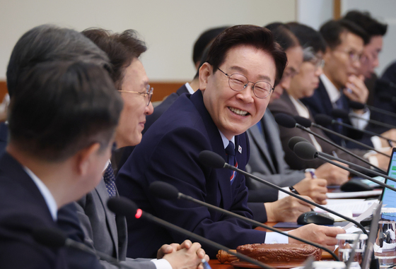 미소 짓는 이재명 대통령