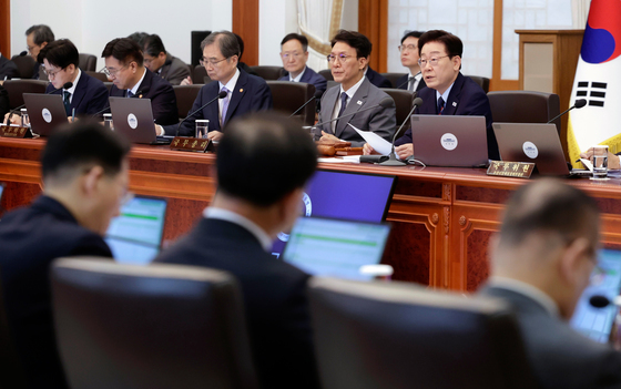 비상경제점검회의 겸 국무회의 발언하는 이재명 대통령