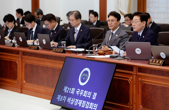 비상경제점검회의 겸 국무회의 발언하는 이재명 대통령