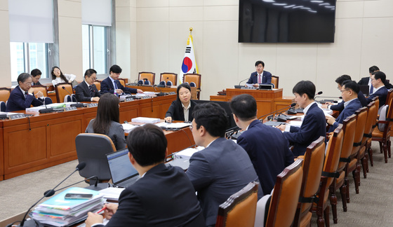 법안심사소위 주재하는 박상혁 소위원장