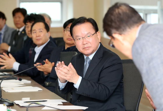대구경북기계협동조합 간담회 참석한 김부겸
