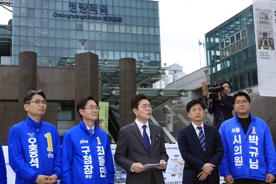 청량리역 광장서 공약 발표하는 정원오 후보