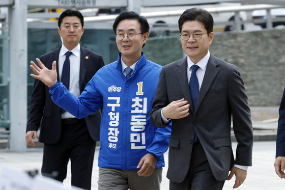 공약 발표 위해 청량리역 광장 도착한 정원오 후보