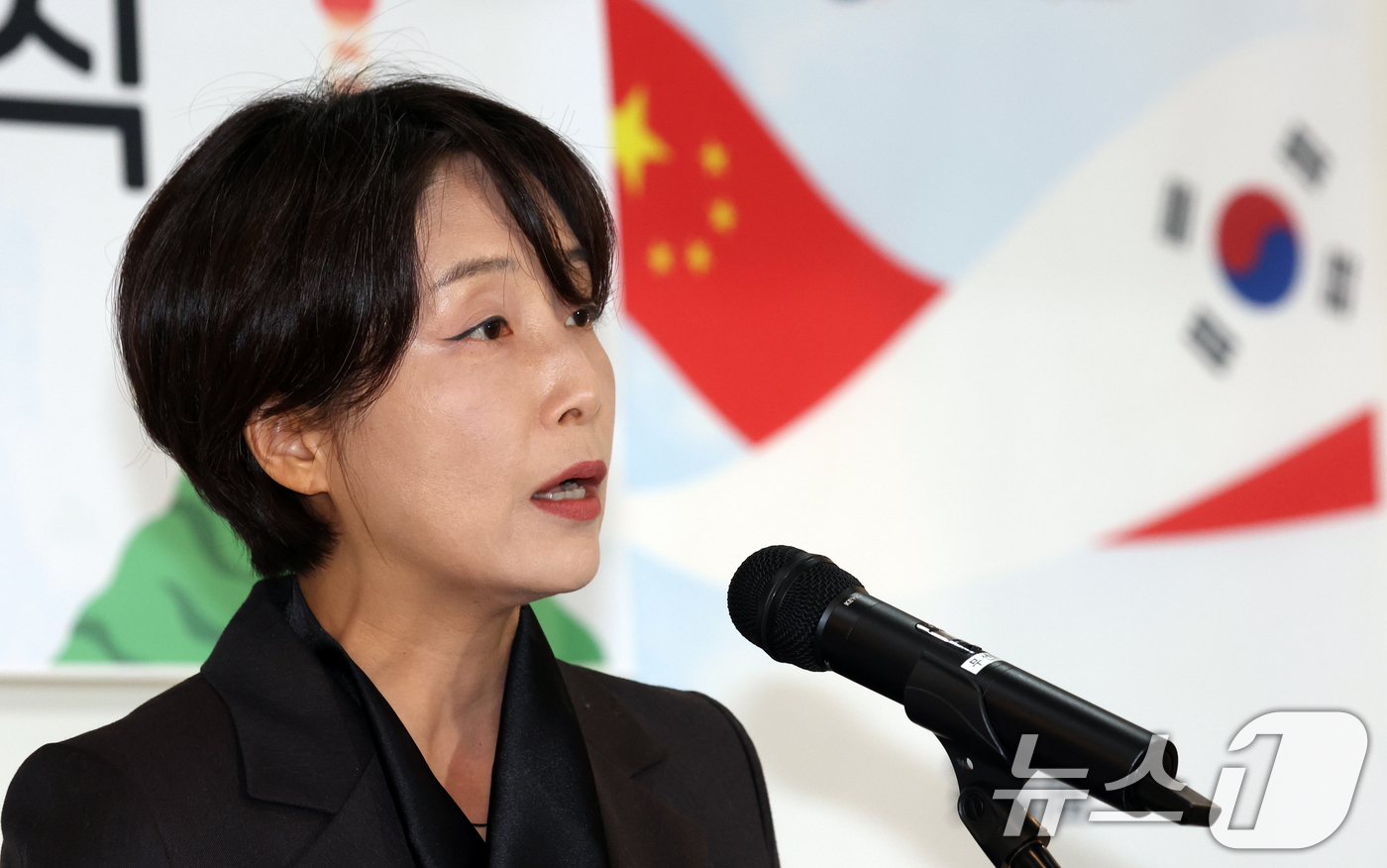 (서울=뉴스1) 김명섭 기자 = 정의혜 외교부 차관보가 12일 서울 종로구 정부서울청사 별관 외교부에서 열린 제4회 한중 청년 미래 우호증진단 발대식에서 축사를 하고 있다. 202 …