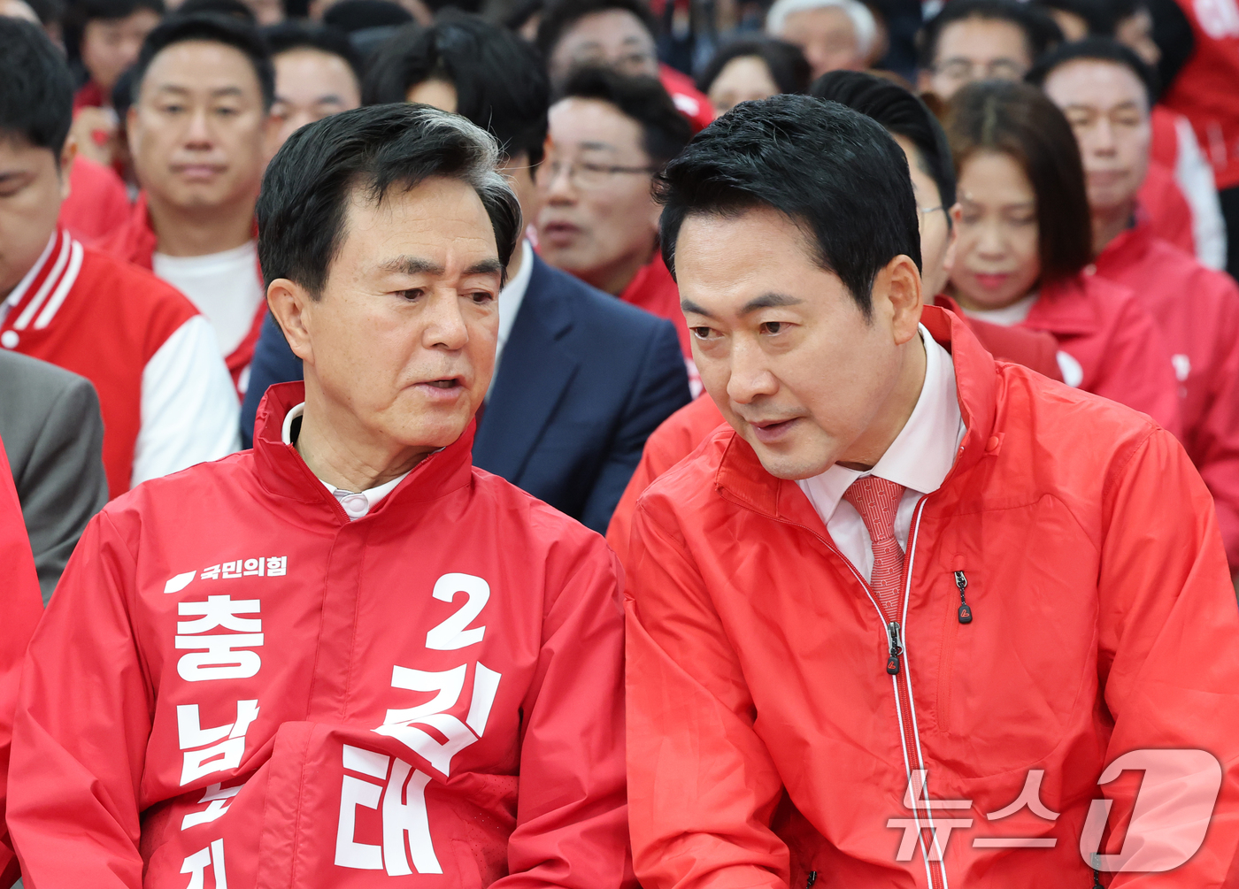 (천안=뉴스1) 김기태 기자 = 장동혁 국민의힘 대표가 12일 충남 천안 김태흠 충남지사 선거사무소에서 열린 제9회 전국동시지방선거 국민의힘 충남도당 당직자 회의 및 필승결의대회에 …