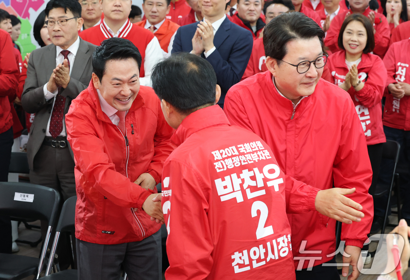 (천안=뉴스1) 김기태 기자 = 장동혁 국민의힘 대표가 12일 충남 천안 김태흠 충남지사 후보 선거사무소에서 열린 제9회 전국동시지방선거 국민의힘 충남도당 당직자 회의 및 필승결의 …