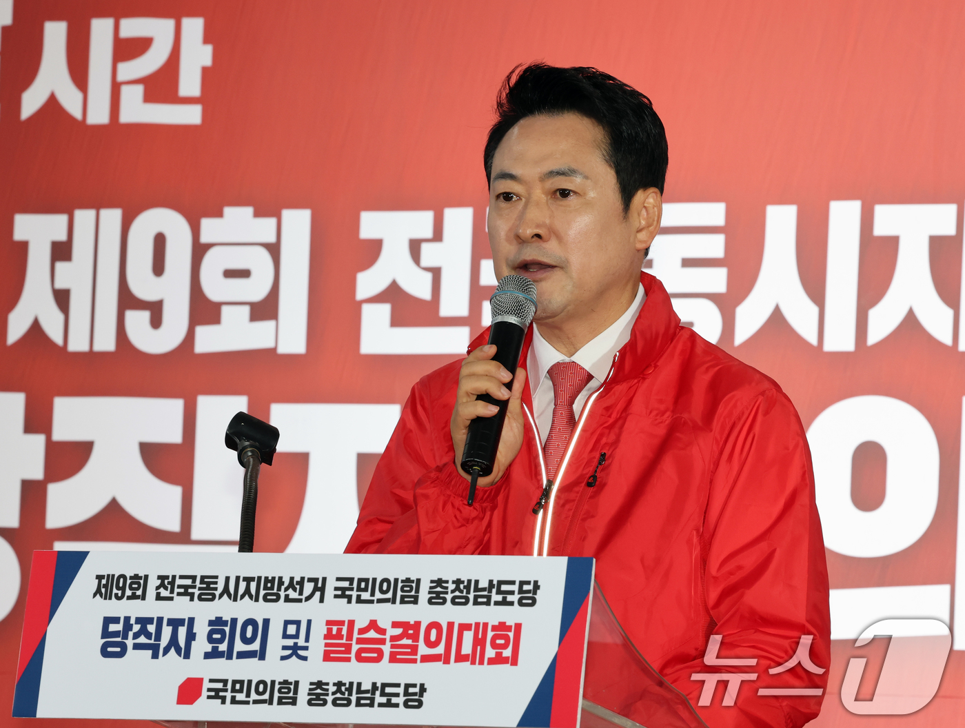 (천안=뉴스1) 김기태 기자 = 장동혁 국민의힘 대표가 12일 충남 천안 김태흠 충남지사 후보 선거사무소에서 열린 제9회 전국동시지방선거 국민의힘 충남도당 당직자 회의 및 필승결의 …