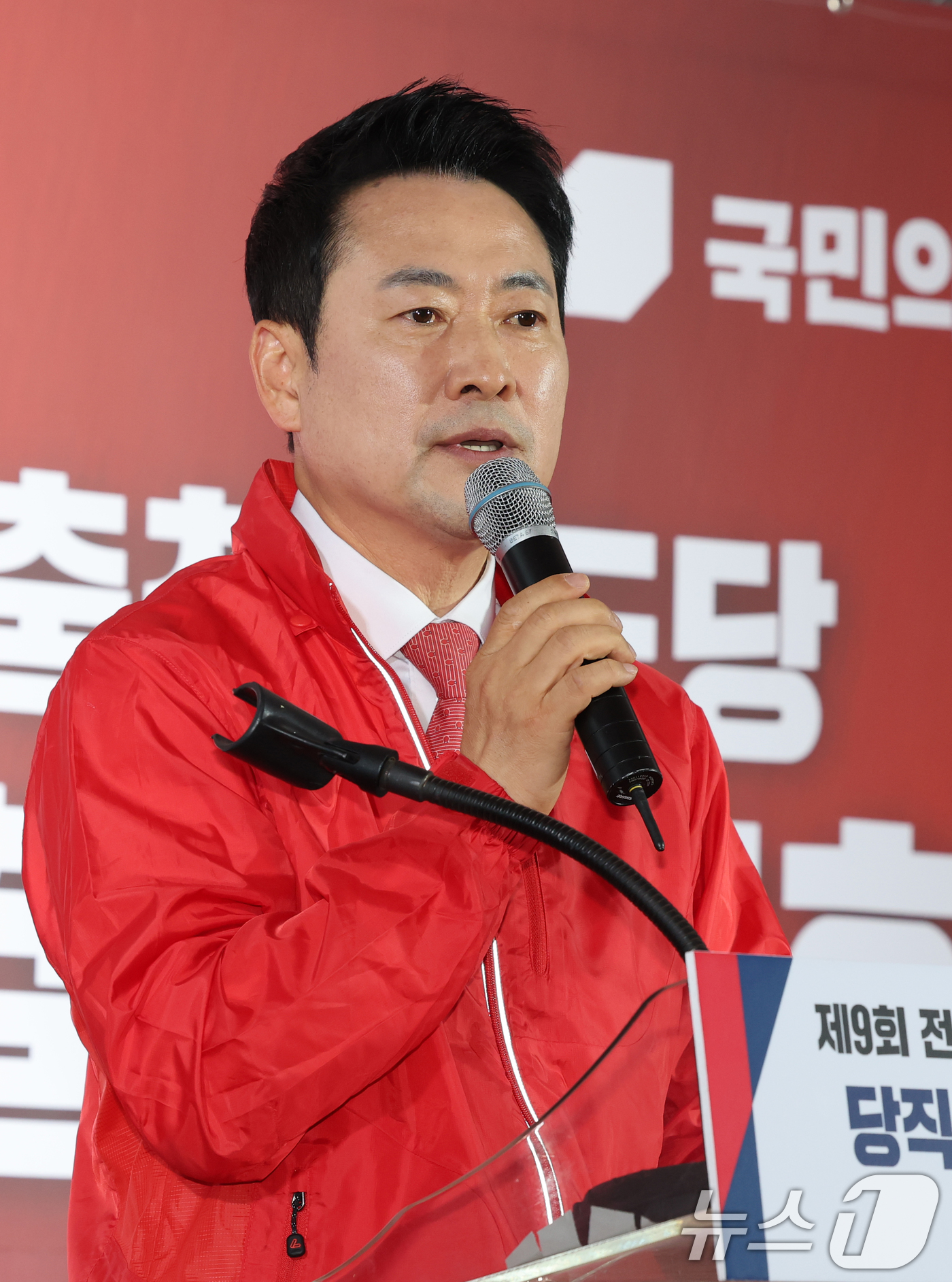 (천안=뉴스1) 김기태 기자 = 장동혁 국민의힘 대표가 12일 충남 천안 김태흠 충남지사 후보 선거사무소에서 열린 제9회 전국동시지방선거 국민의힘 충남도당 당직자 회의 및 필승결의 …