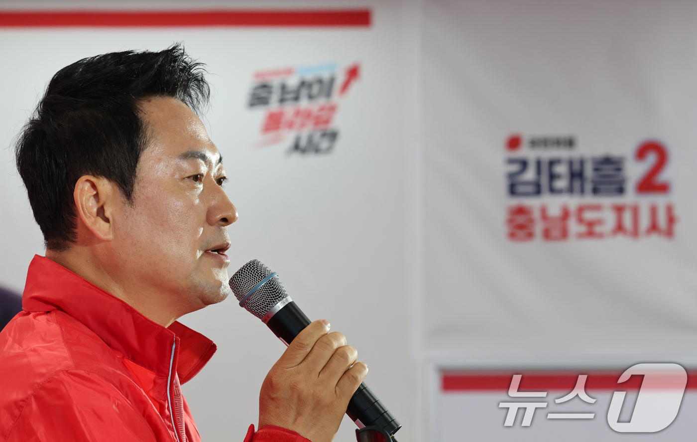 (천안=뉴스1) 김기태 기자 = 장동혁 국민의힘 대표가 12일 충남 천안 김태흠 충남지사 후보 선거사무소에서 열린 제9회 전국동시지방선거 국민의힘 충남도당 당직자 회의 및 필승결의 …