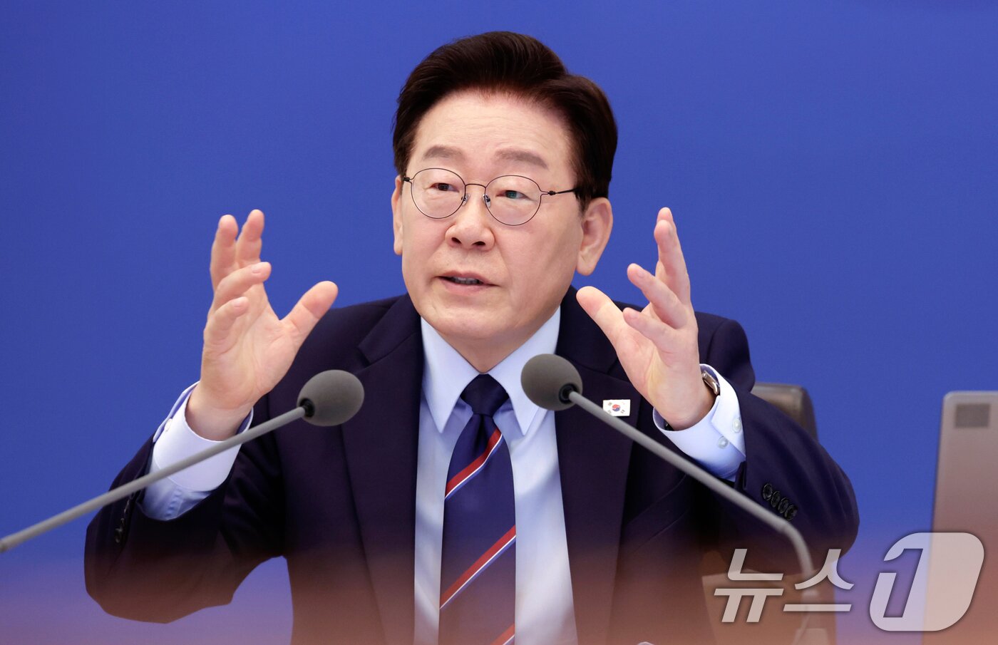본문 이미지 - 이재명 대통령이 12일 청와대에서 열린 비상경제점검회의 겸 국무회의에서 발언하고 있다. (청와대통신사진기자단) 2026.5.12 ⓒ 뉴스1 허경 기자